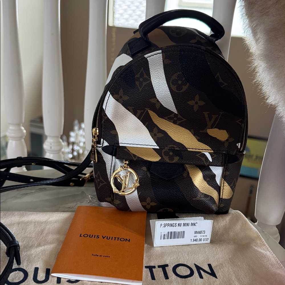 Louis Vuitton Ltd. Ed. League of Legends Palm Springs - Picture 16 of 16